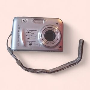 HP Photosmart M447 Silver Point-and-Shoot Camera